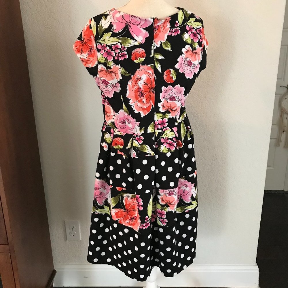 SHELBY & PALMER Floral Dress - 16 - Picture 4 of 10